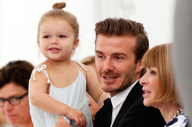 Mới 2 tuổi, Harper Beckham đã được bố cho tham dự show diễn Victoria’s Fashion show của Vitoria hồi đầu năm nay. Tuy còn rất nhỏ, cô bé đã sở hữu một tủ quần áo thiết kế riêng khiến cho bất cứ ai cũng phải cảm thấy vô cùng ghen tỵ. Mới đây, Beckham còn tiết lộ Harper rất thích các ca khúc của “bà mẹ quái vật” Lady Gaga và không ngừng lẩm nhẩm về ca từ bài hát.